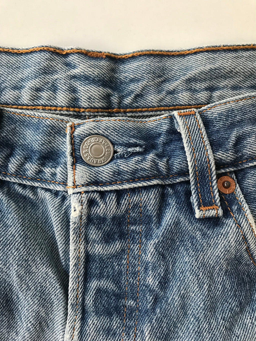 Levis 90s 501 cut off Bermuda short.