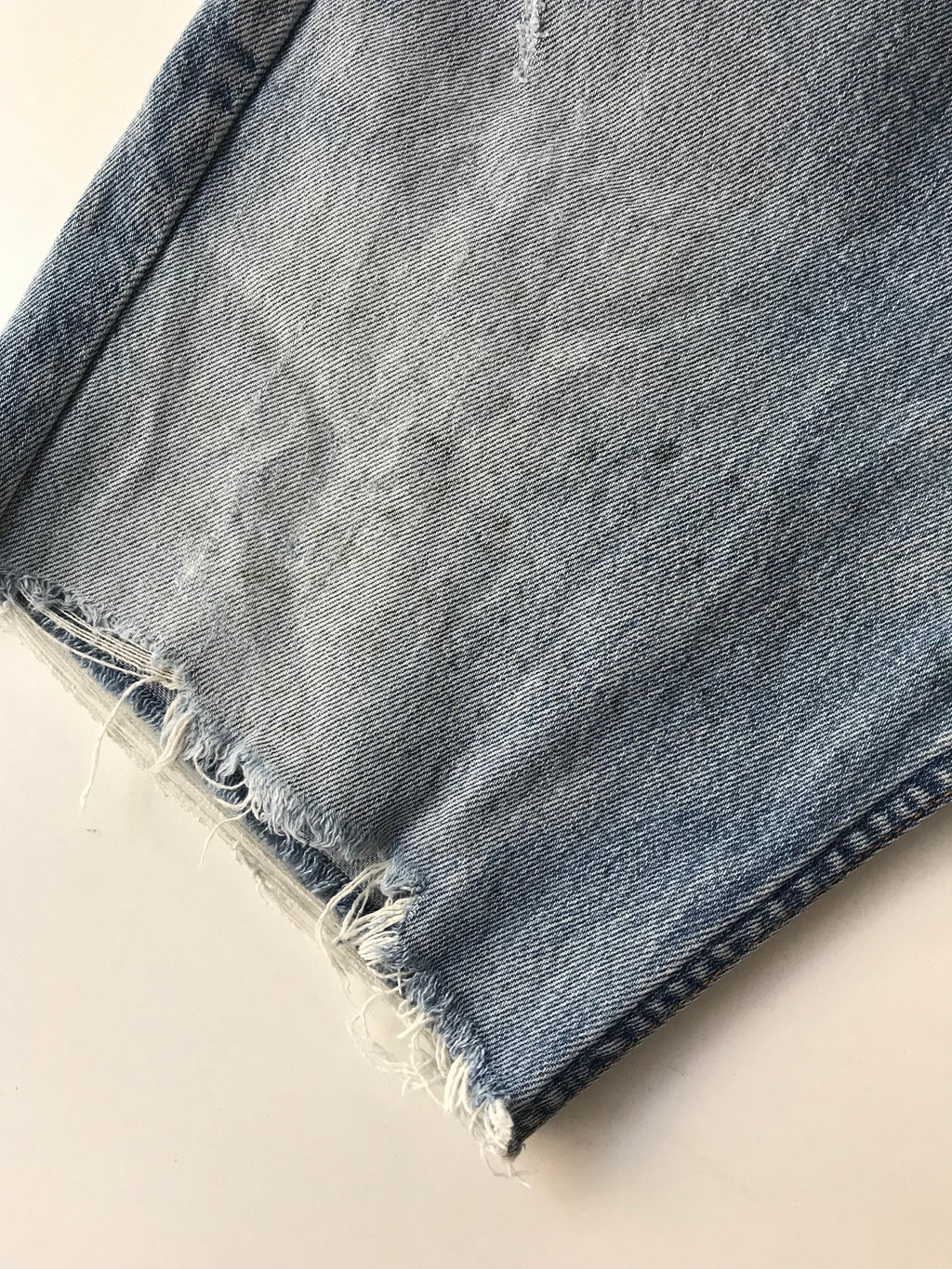 Levis 90s 501 cut off Bermuda short.