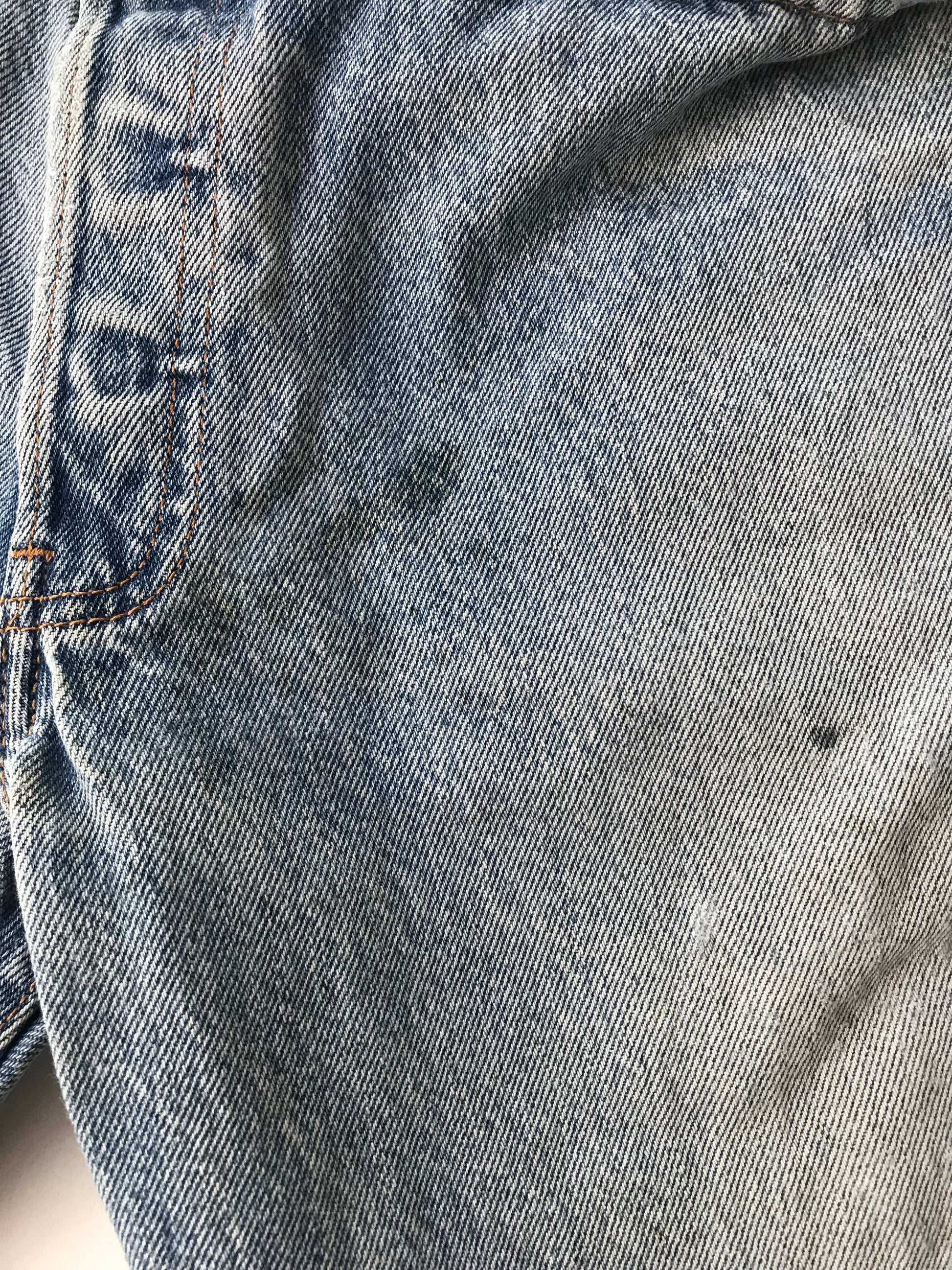 Levis 90s 501 cut off Bermuda short.