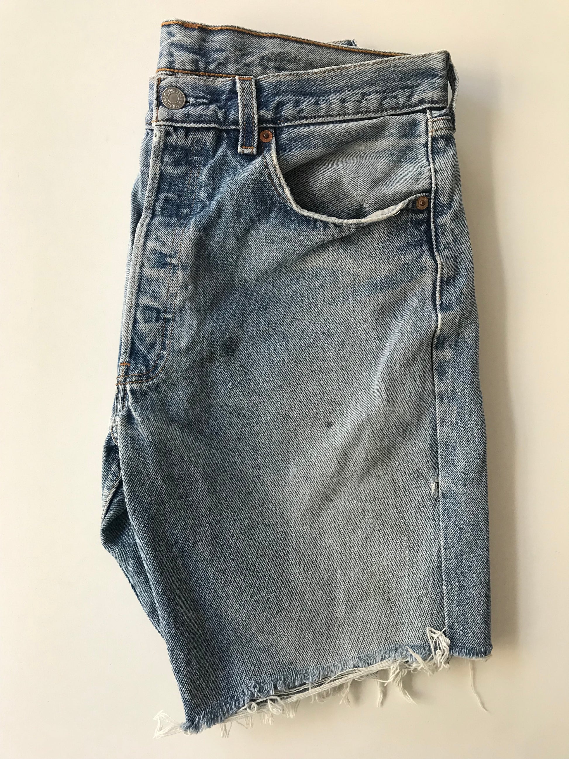 Levis 90s 501 cut off Bermuda short.